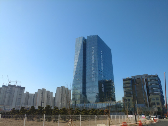 금강주택이 경기 동탄2신도시에 분양한 지식산업센터 금강펜테리움 IT타워 전경.